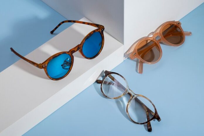 Does Levinicia Sell Glasses